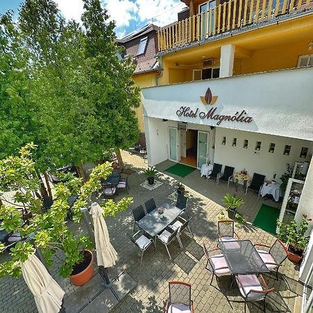 Hotel Magnolia Balatonszepezd Bagian luar foto