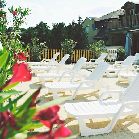 Hotel Magnolia Balatonszepezd Bagian luar foto