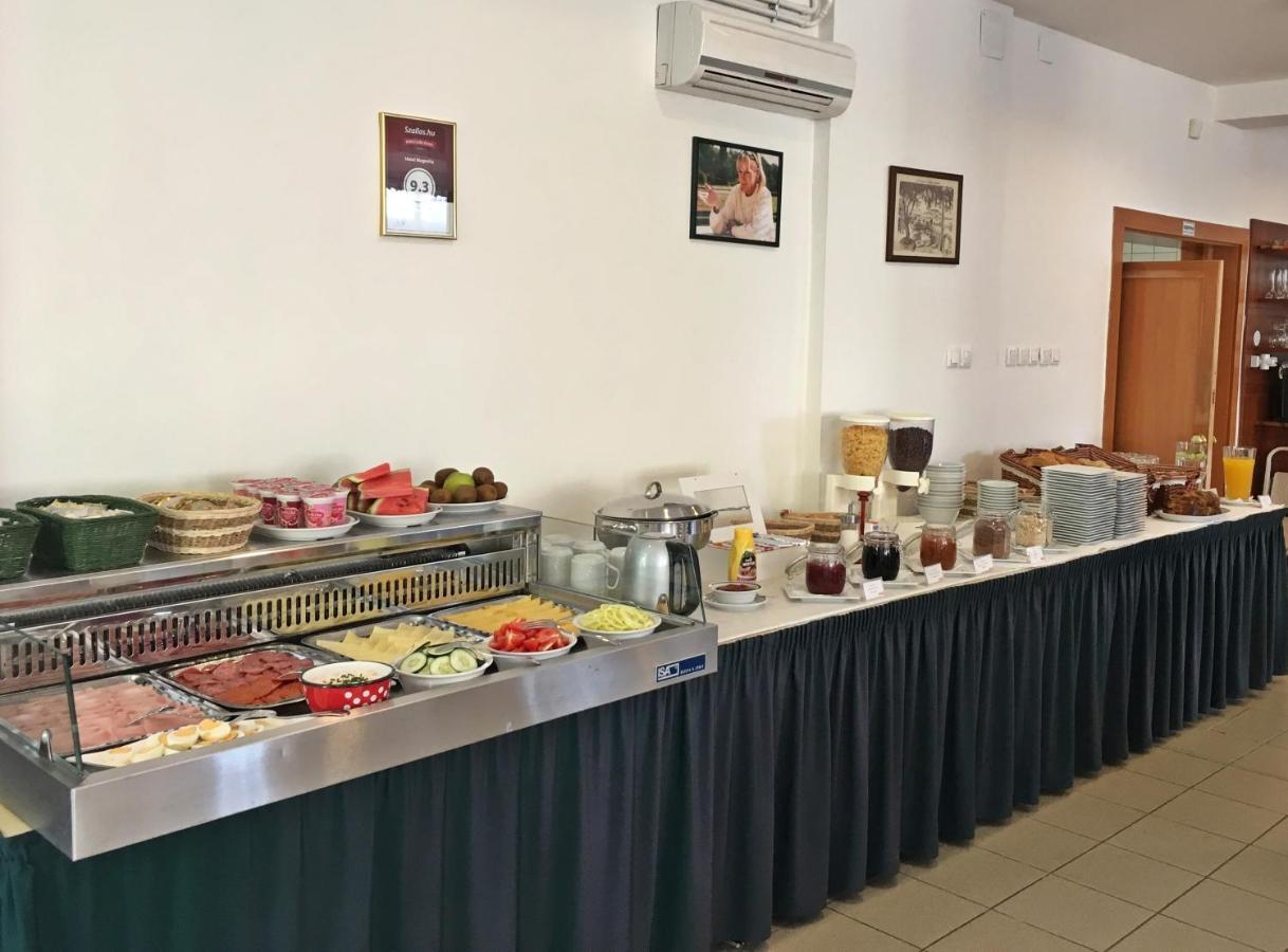 Hotel Magnolia Balatonszepezd Bagian luar foto