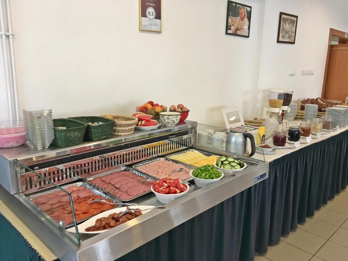 Hotel Magnolia Balatonszepezd Bagian luar foto
