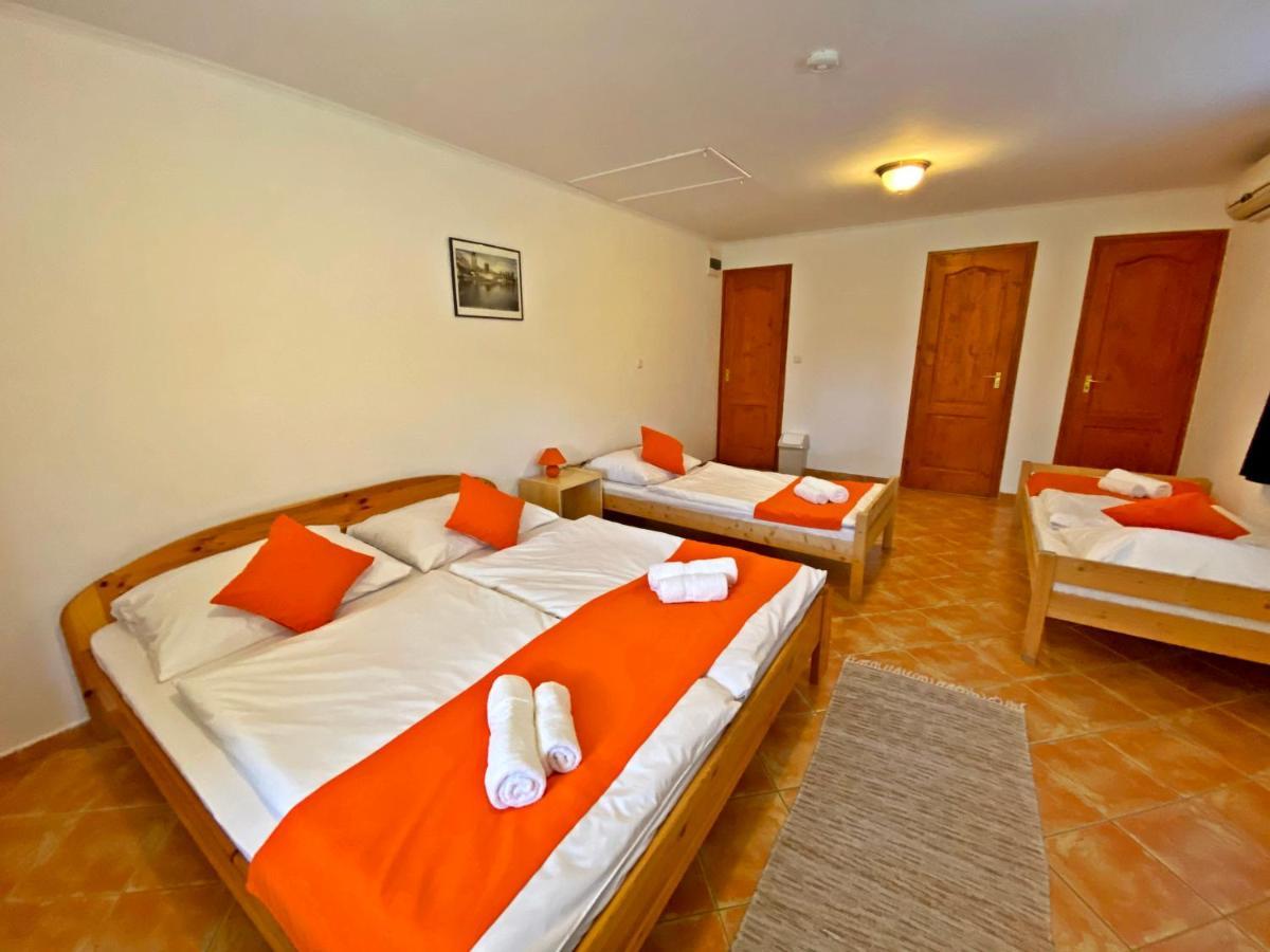 Hotel Magnolia Balatonszepezd Bagian luar foto