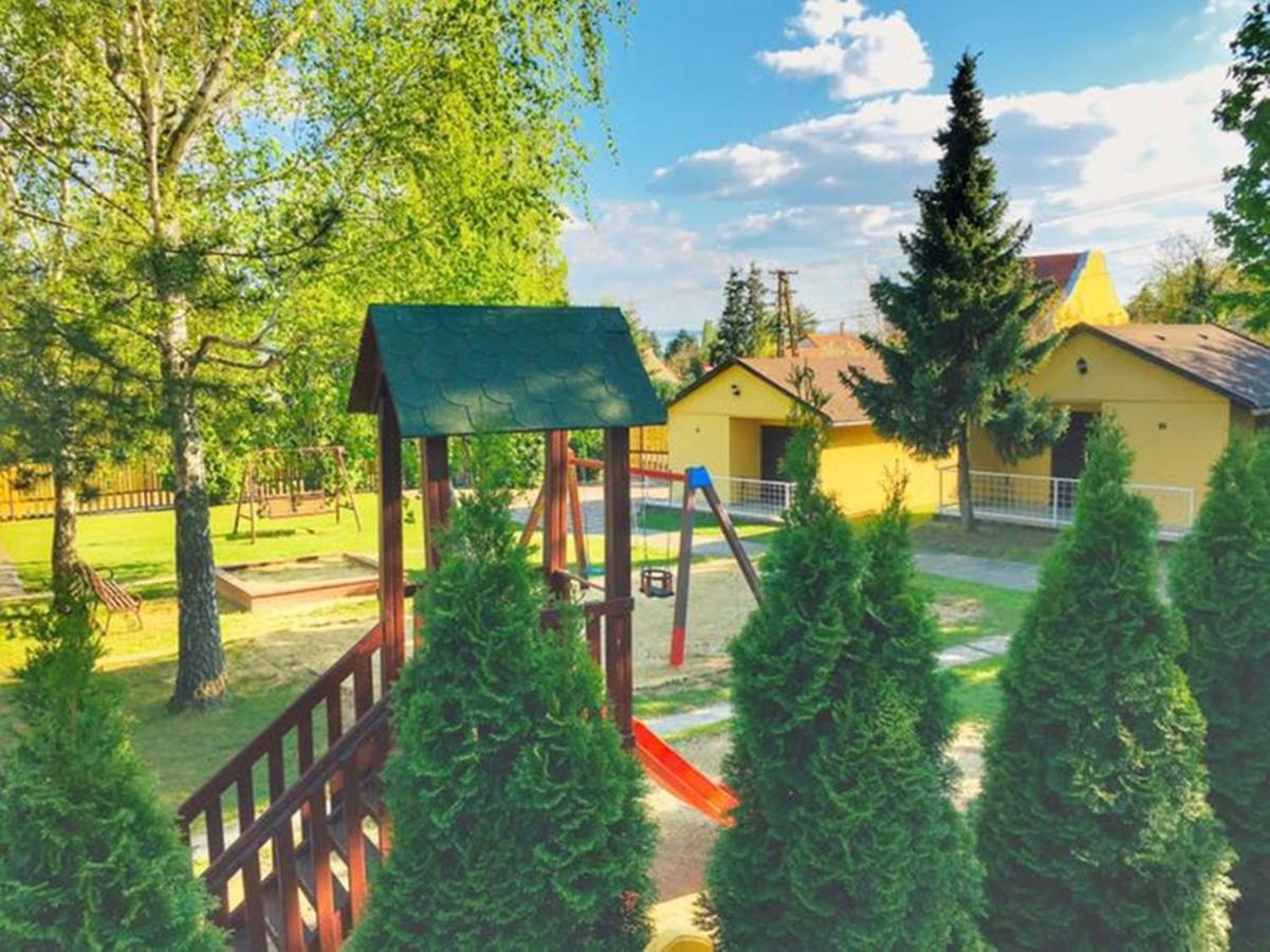 Hotel Magnolia Balatonszepezd Bagian luar foto