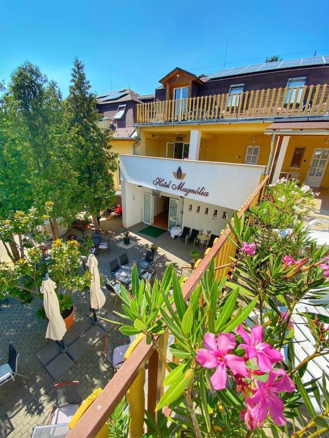 Hotel Magnolia Balatonszepezd Bagian luar foto
