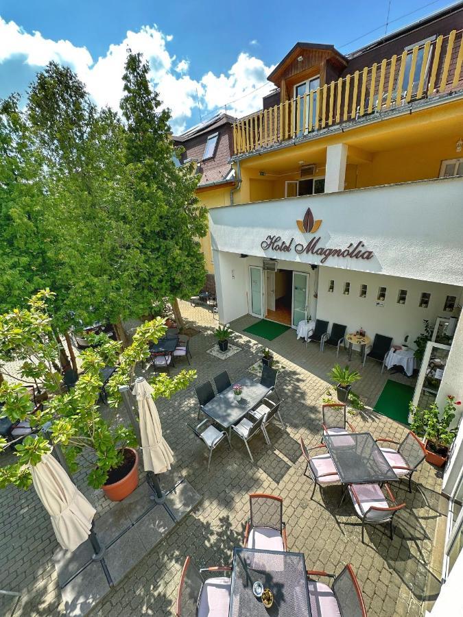 Hotel Magnolia Balatonszepezd Bagian luar foto