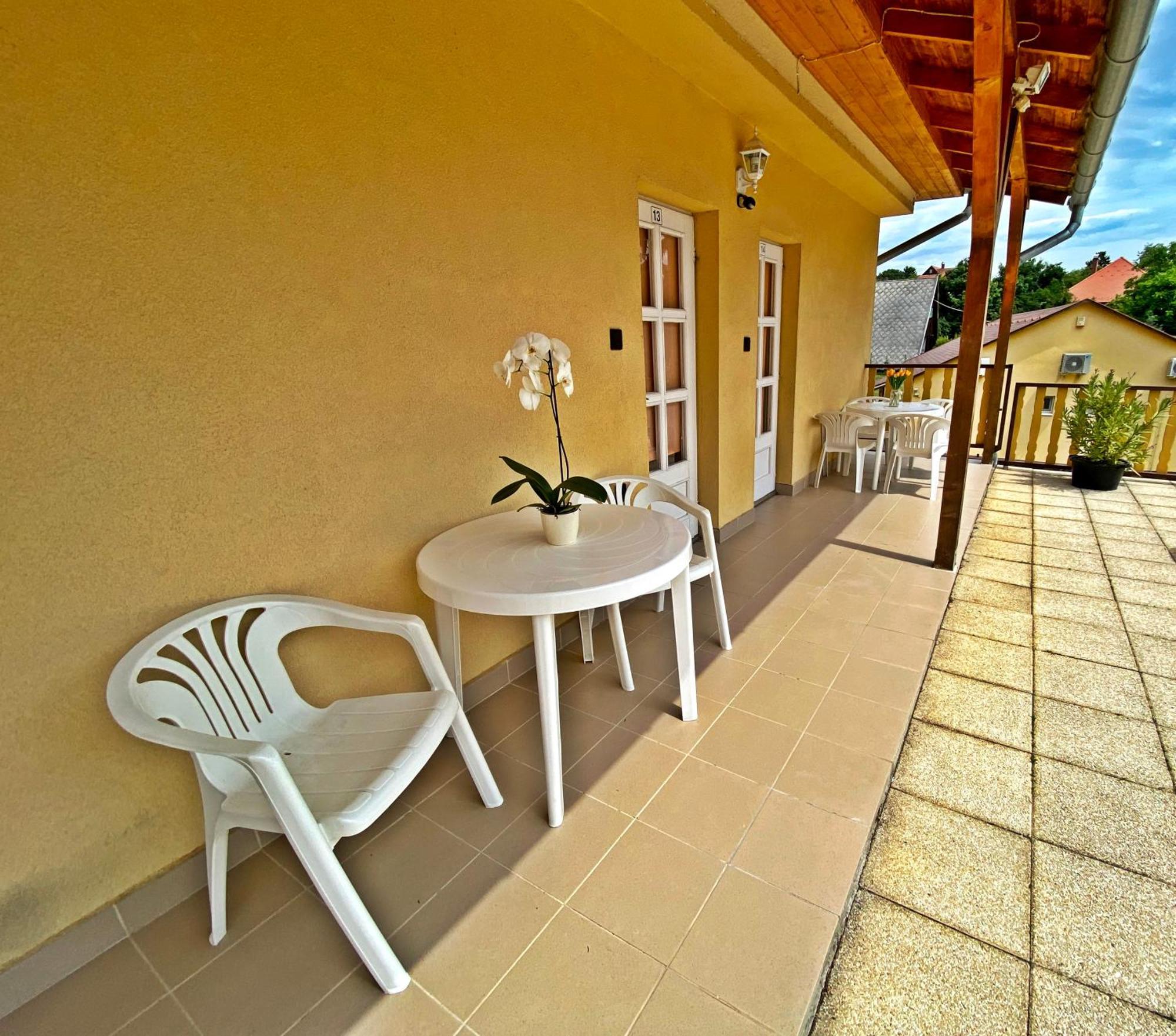 Hotel Magnolia Balatonszepezd Ruang foto