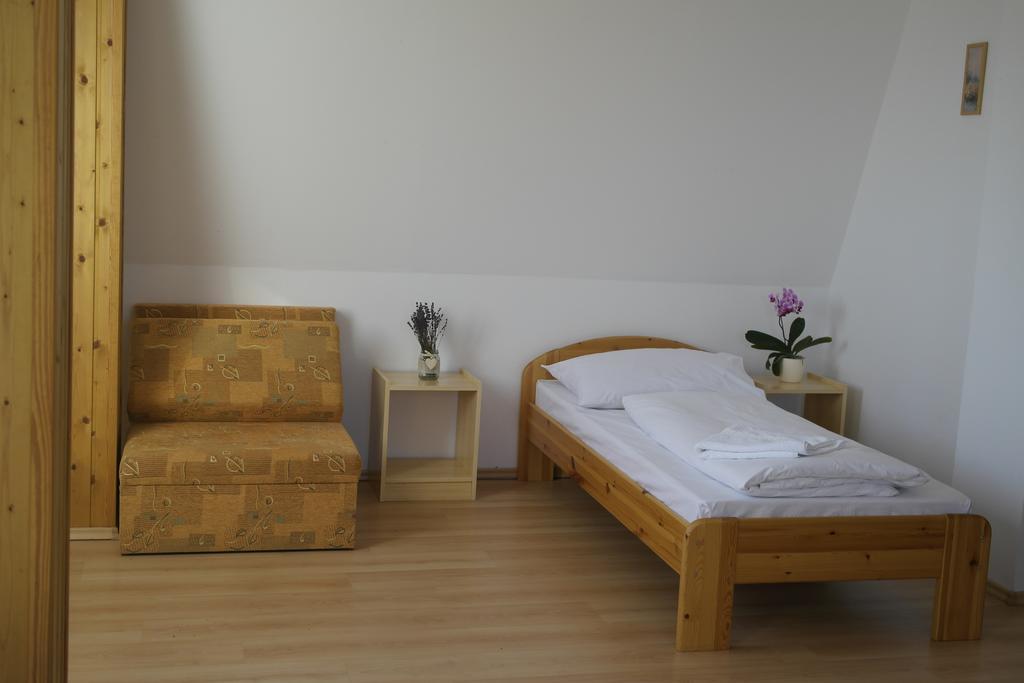 Hotel Magnolia Balatonszepezd Bagian luar foto