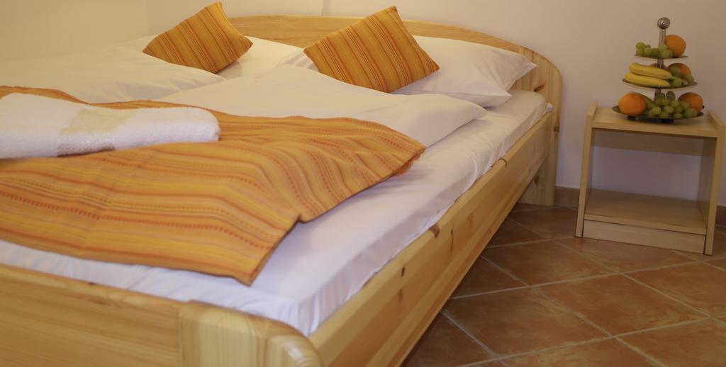 Hotel Magnolia Balatonszepezd Bagian luar foto