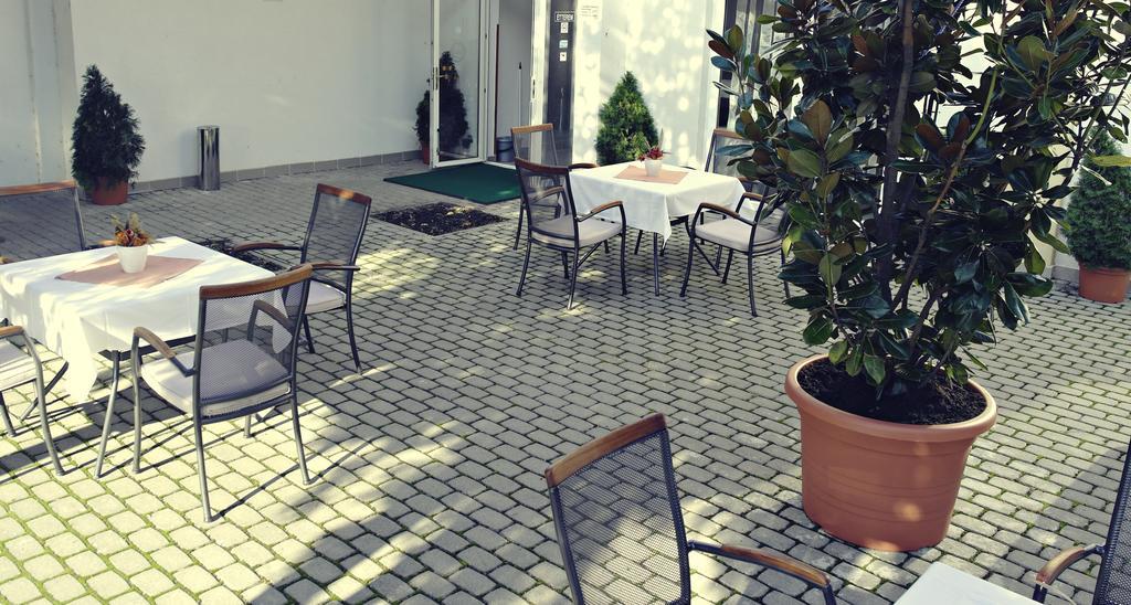Hotel Magnolia Balatonszepezd Bagian luar foto