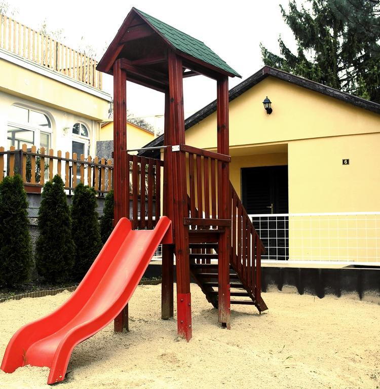 Hotel Magnolia Balatonszepezd Bagian luar foto