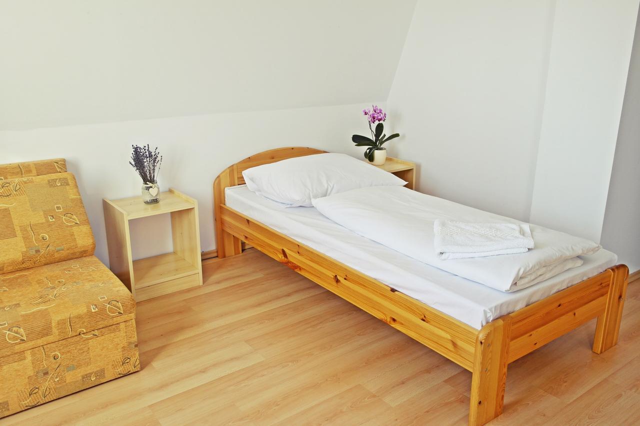 Hotel Magnolia Balatonszepezd Bagian luar foto