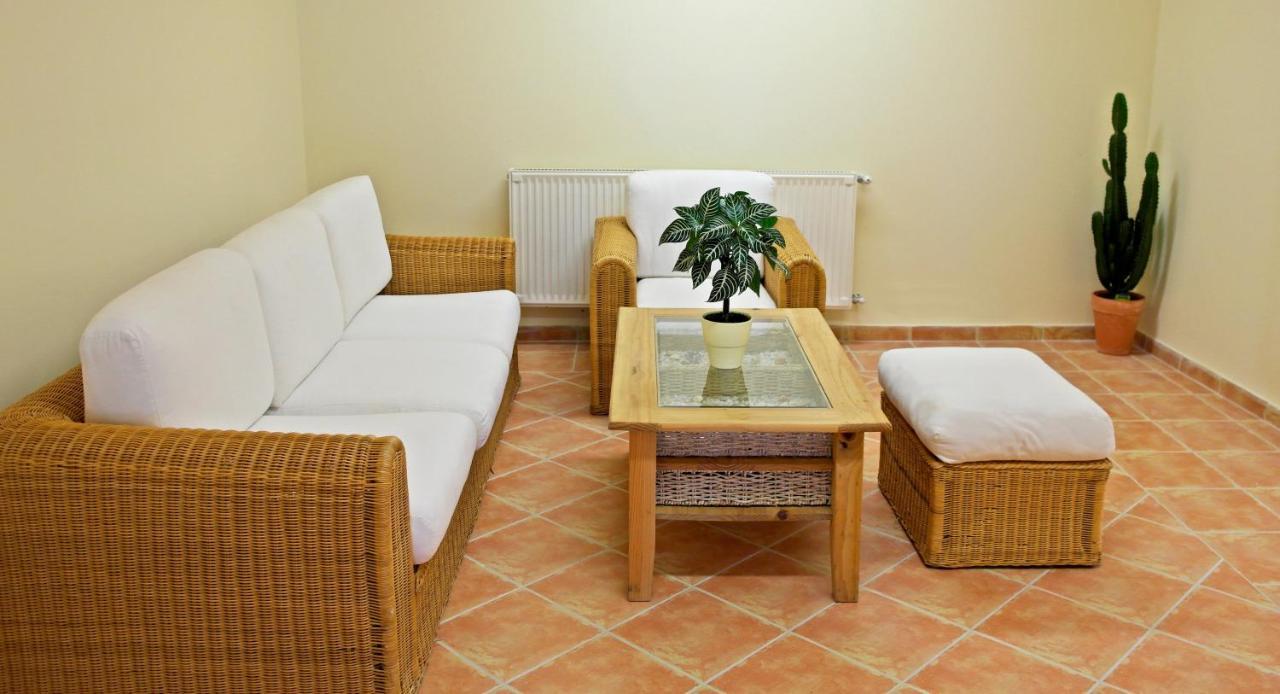 Hotel Magnolia Balatonszepezd Bagian luar foto