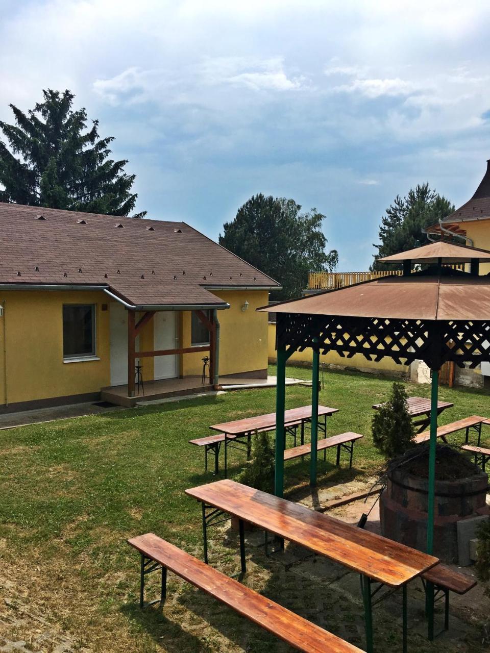 Hotel Magnolia Balatonszepezd Bagian luar foto