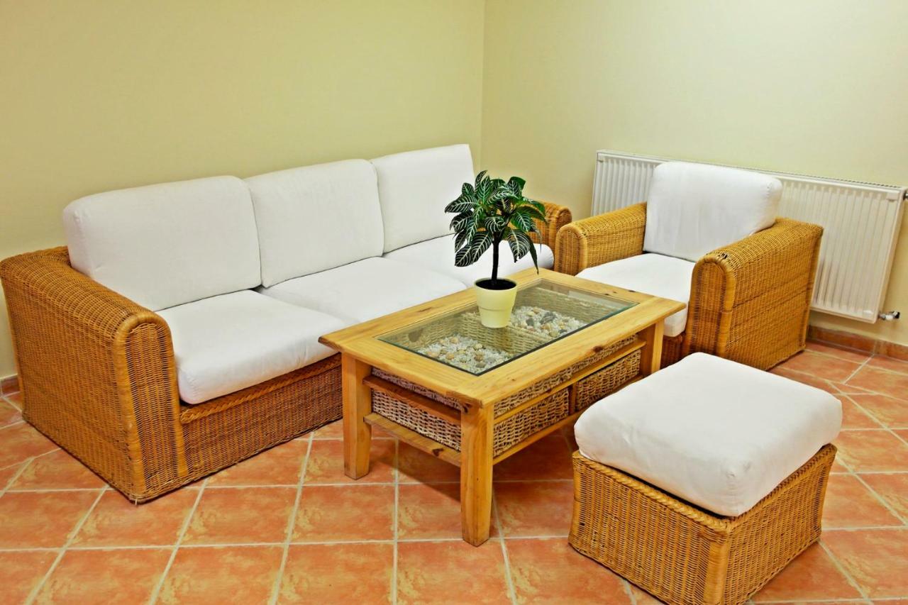 Hotel Magnolia Balatonszepezd Bagian luar foto