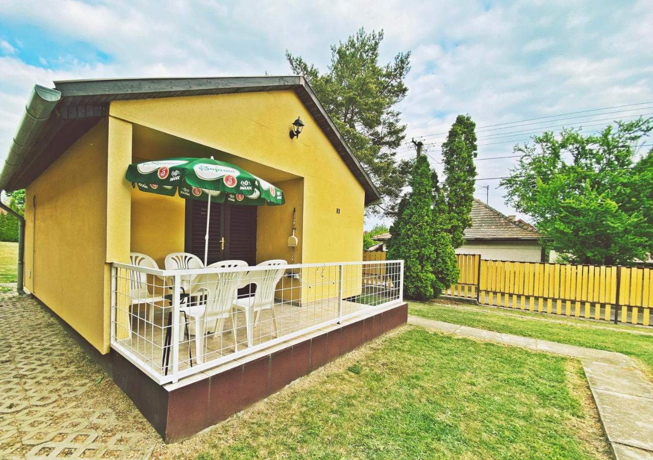 Hotel Magnolia Balatonszepezd Bagian luar foto