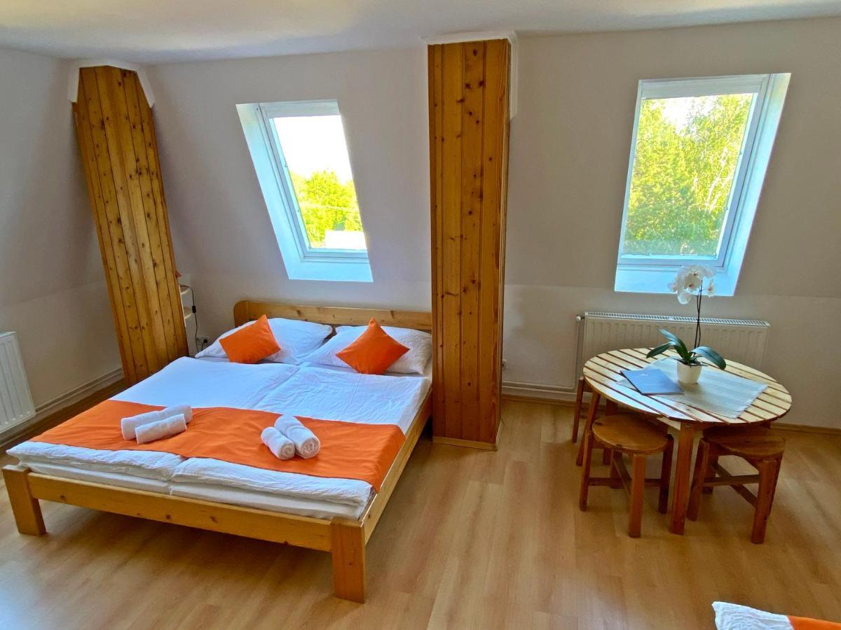 Hotel Magnolia Balatonszepezd Bagian luar foto