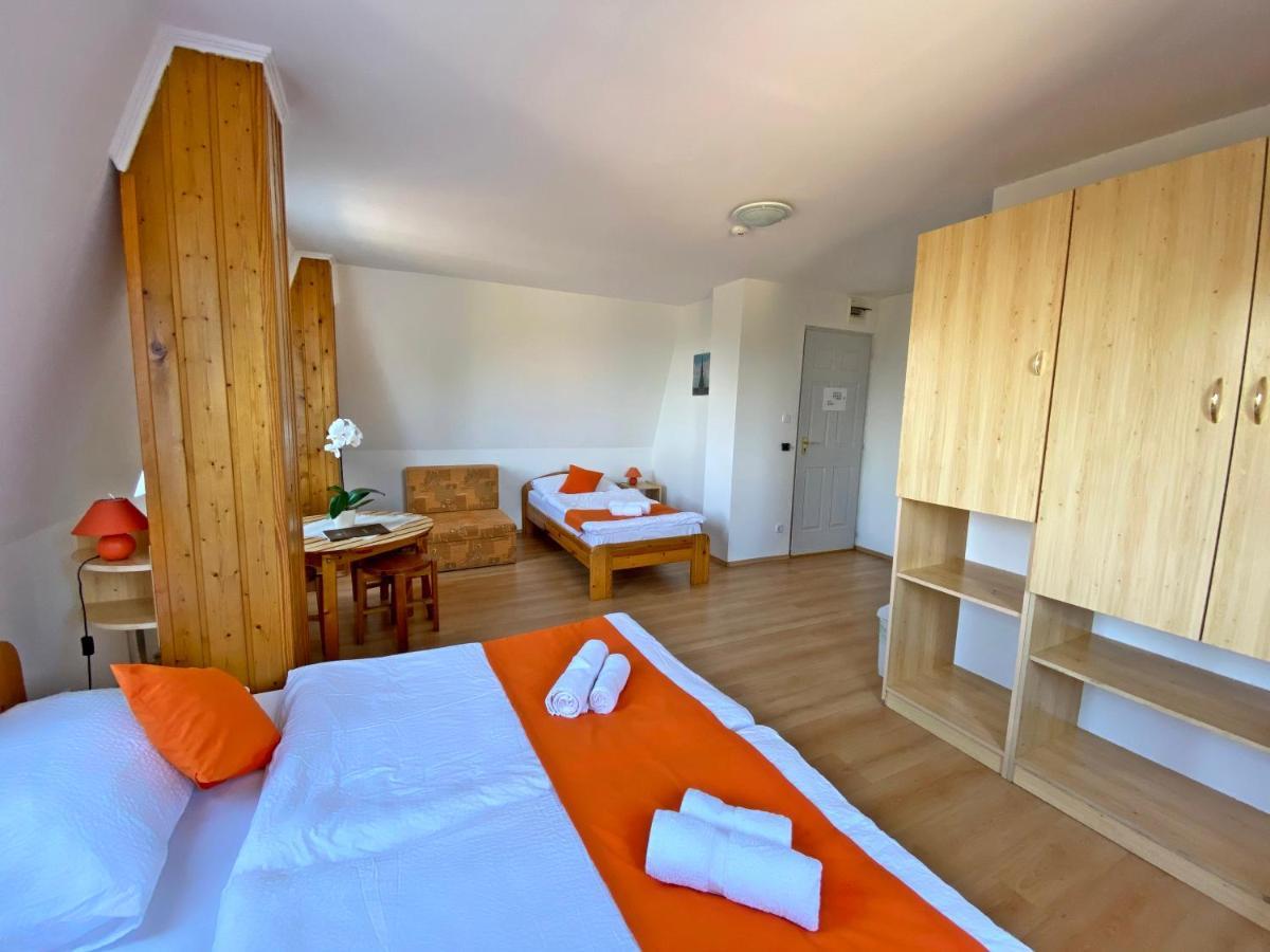 Hotel Magnolia Balatonszepezd Bagian luar foto