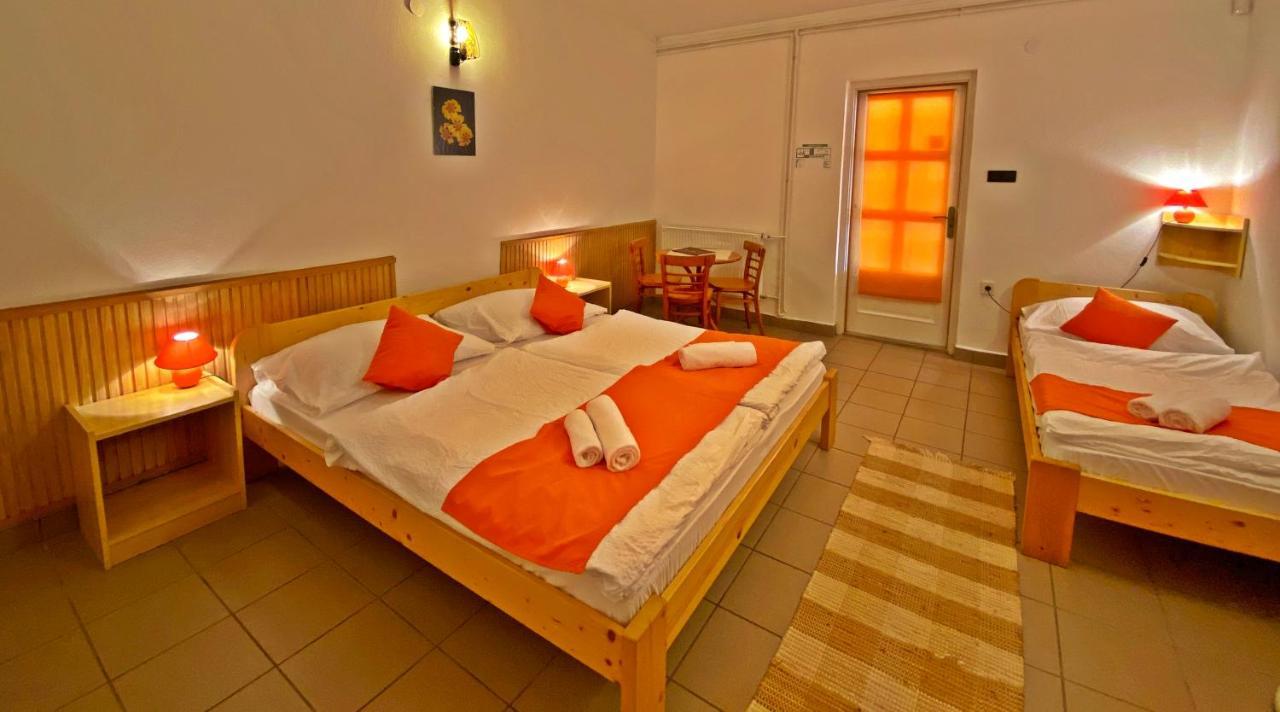 Hotel Magnolia Balatonszepezd Bagian luar foto
