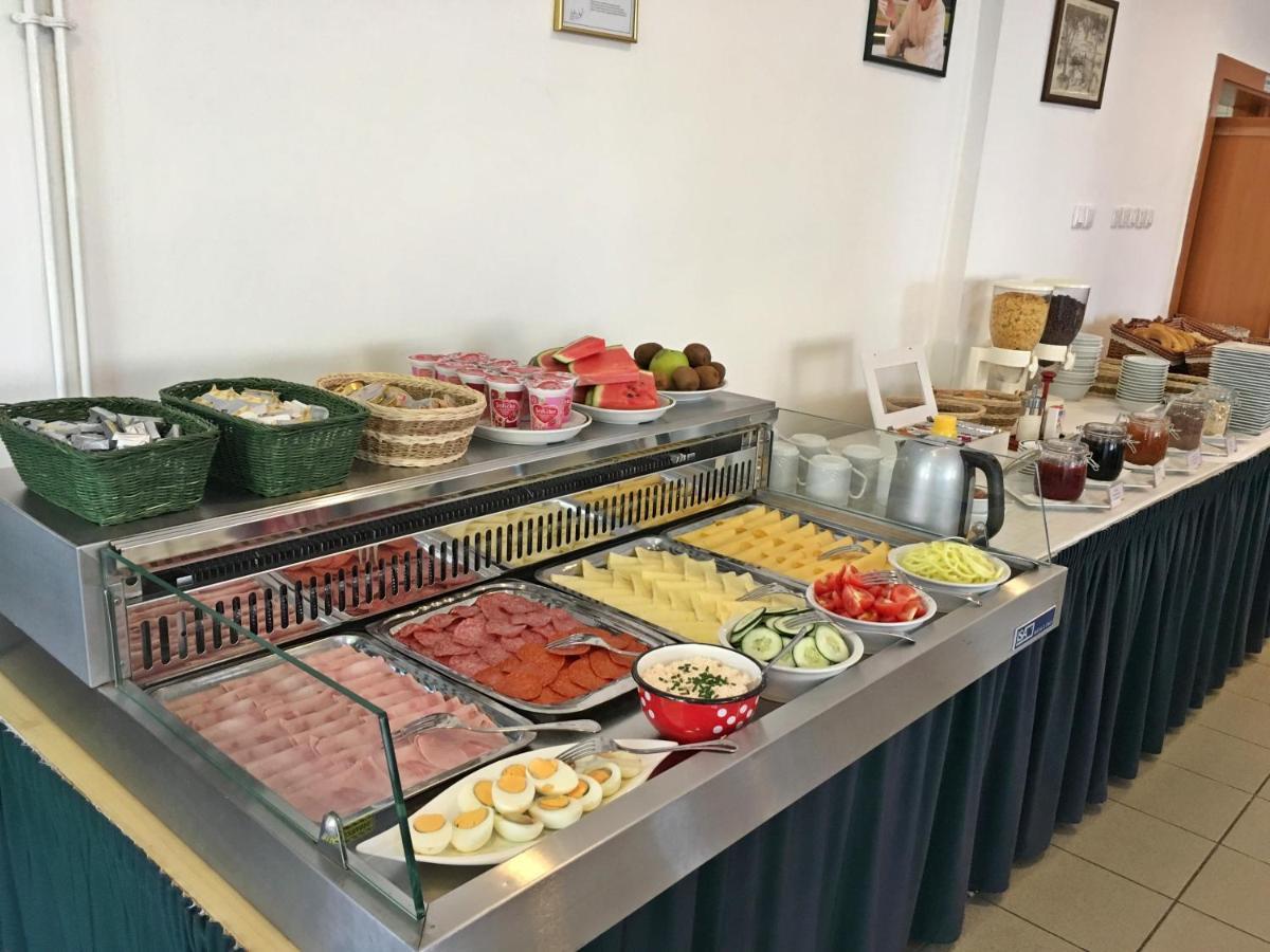 Hotel Magnolia Balatonszepezd Bagian luar foto