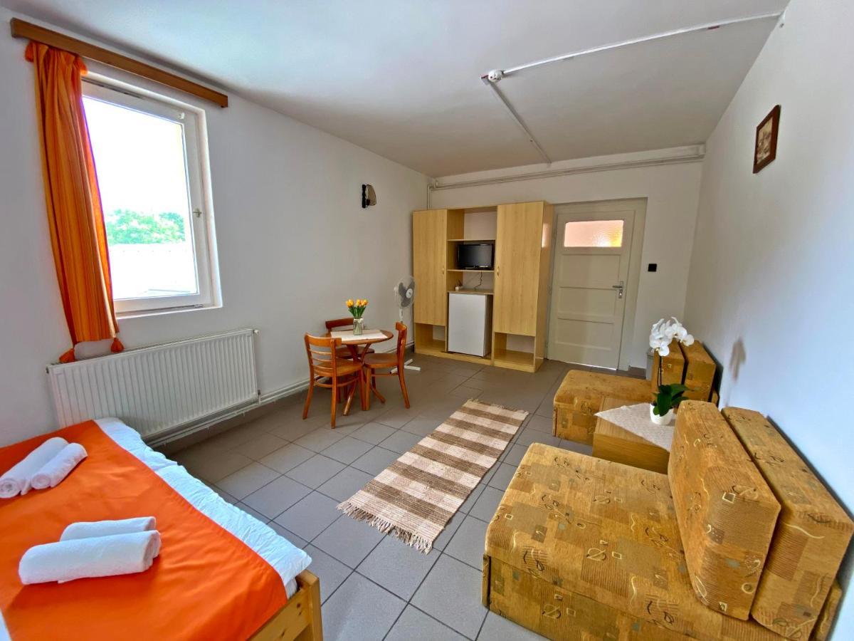 Hotel Magnolia Balatonszepezd Bagian luar foto