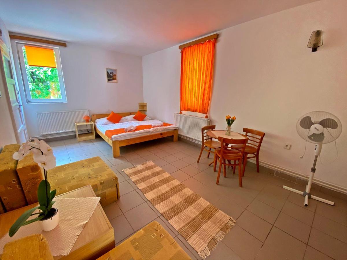 Hotel Magnolia Balatonszepezd Bagian luar foto