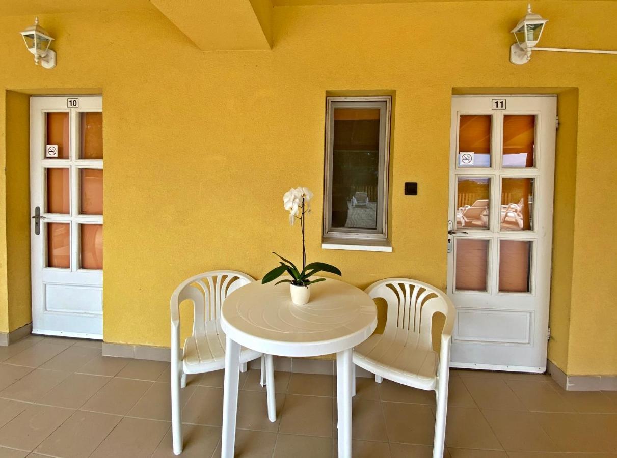 Hotel Magnolia Balatonszepezd Bagian luar foto
